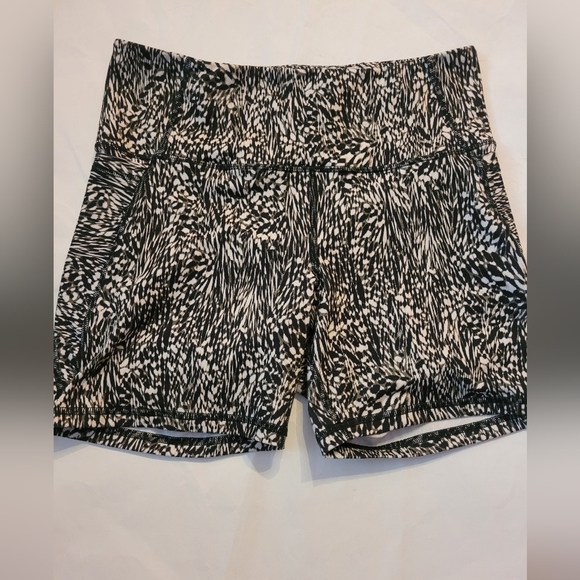 Old Navy Pants - Large Old navy biker shorts with side pockets